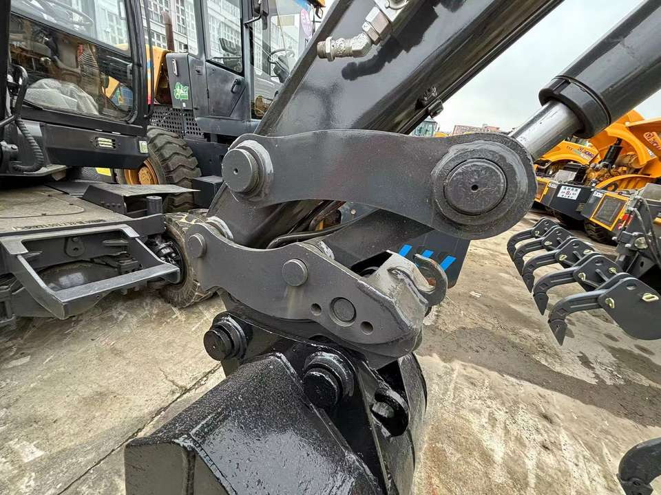 Hot Sale Used Doosan Dx75 Small 7.5t Wheel Excavator South Korea DX75 Mini Excavator for Sale Good Condition - Багер гасеничар: слика 5 Hot Sale Used Doosan Dx75 Small 7.5t Wheel Excavator South Korea DX75 Mini Excavator for Sale Good Condition - Багер гасеничар: слика 5