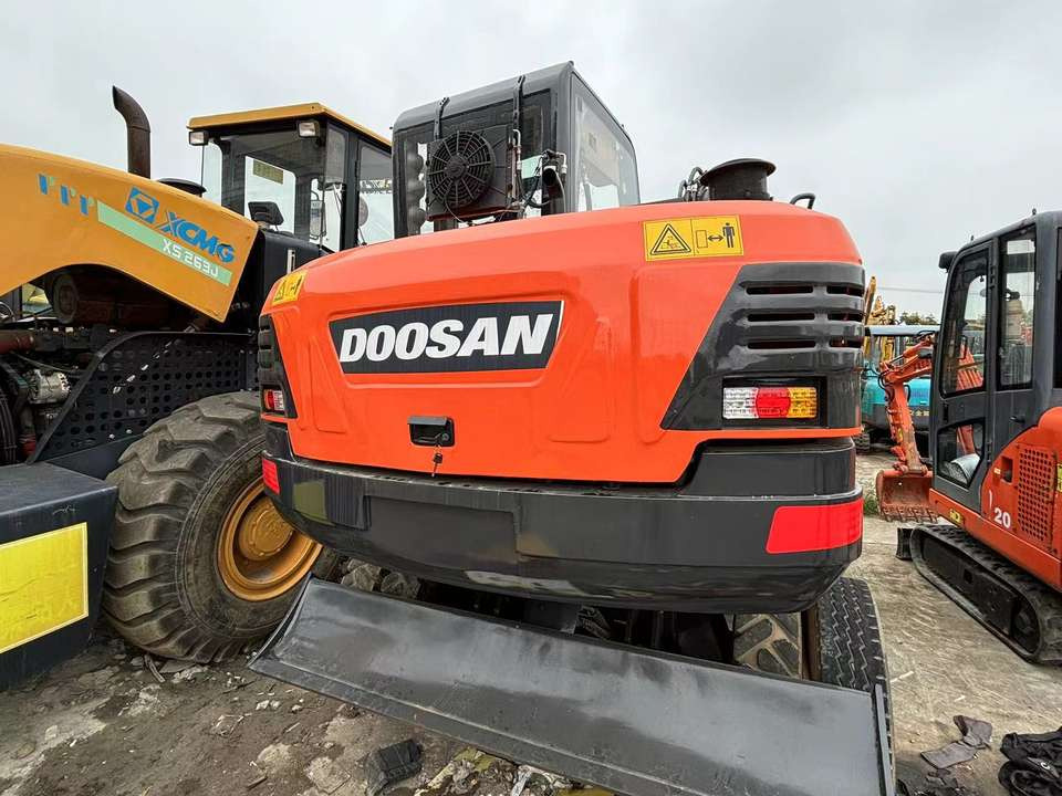 Hot Sale Used Doosan Dx75 Small 7.5t Wheel Excavator South Korea DX75 Mini Excavator for Sale Good Condition - Багер гасеничар: слика 4 Hot Sale Used Doosan Dx75 Small 7.5t Wheel Excavator South Korea DX75 Mini Excavator for Sale Good Condition - Багер гасеничар: слика 4
