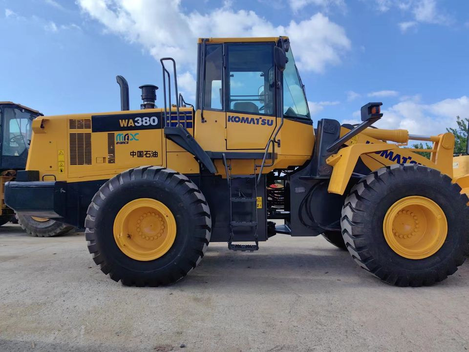 Hot Sale Used Komatsu WA380-6 Wheel Loader Backhoe Loader with Excellent Front Loading Feature - Натоварувач на тркала: слика 2 Hot Sale Used Komatsu WA380-6 Wheel Loader Backhoe Loader with Excellent Front Loading Feature - Натоварувач на тркала: слика 2