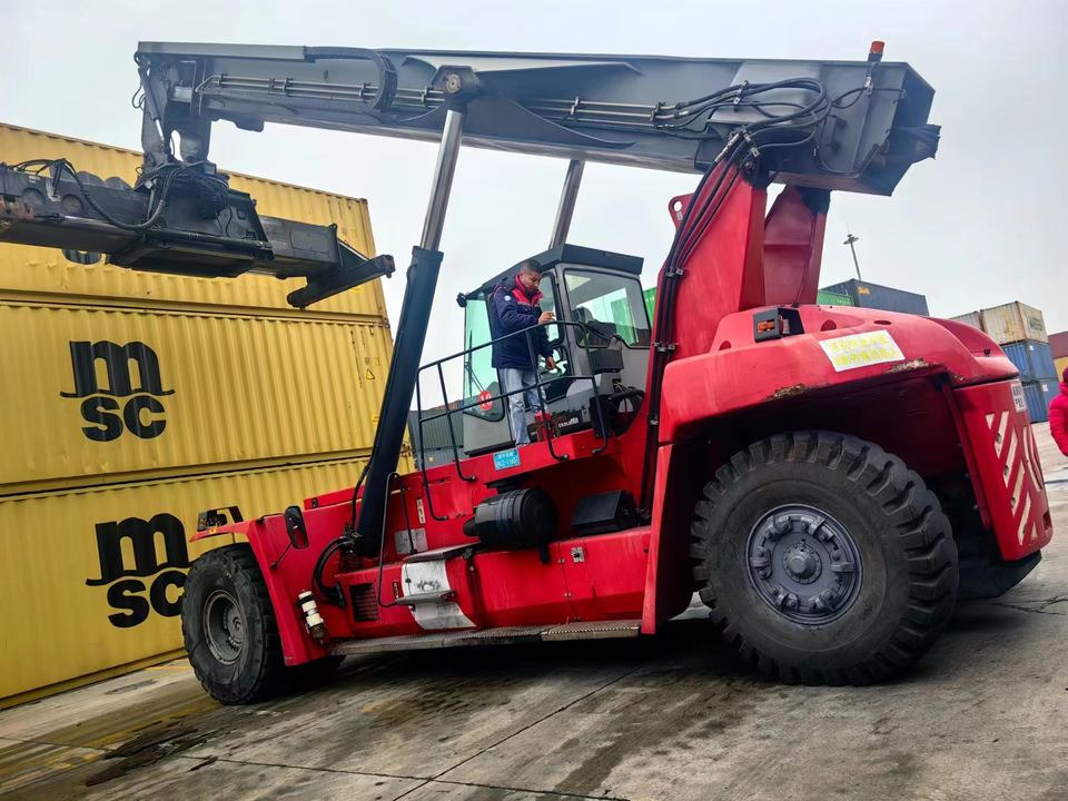 Kalmar DRF450 Sweden Kalmar Used 45 Ton Reach Stacker for Containers to Popularly Sell - Сложувачки досегнувач: слика 5 Kalmar DRF450 Sweden Kalmar Used 45 Ton Reach Stacker for Containers to Popularly Sell - Сложувачки досегнувач: слика 5