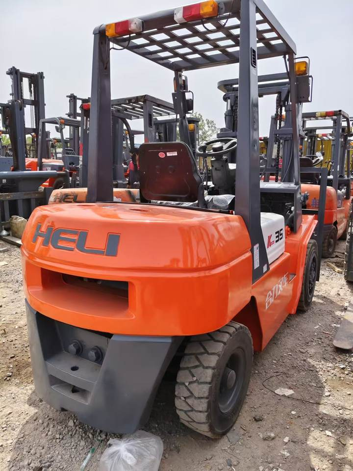 Used 3-Ton Heli Diesel Forklift Truck Model CPCD30 - Дизел вилушкар: слика 3 Used 3-Ton Heli Diesel Forklift Truck Model CPCD30 - Дизел вилушкар: слика 3