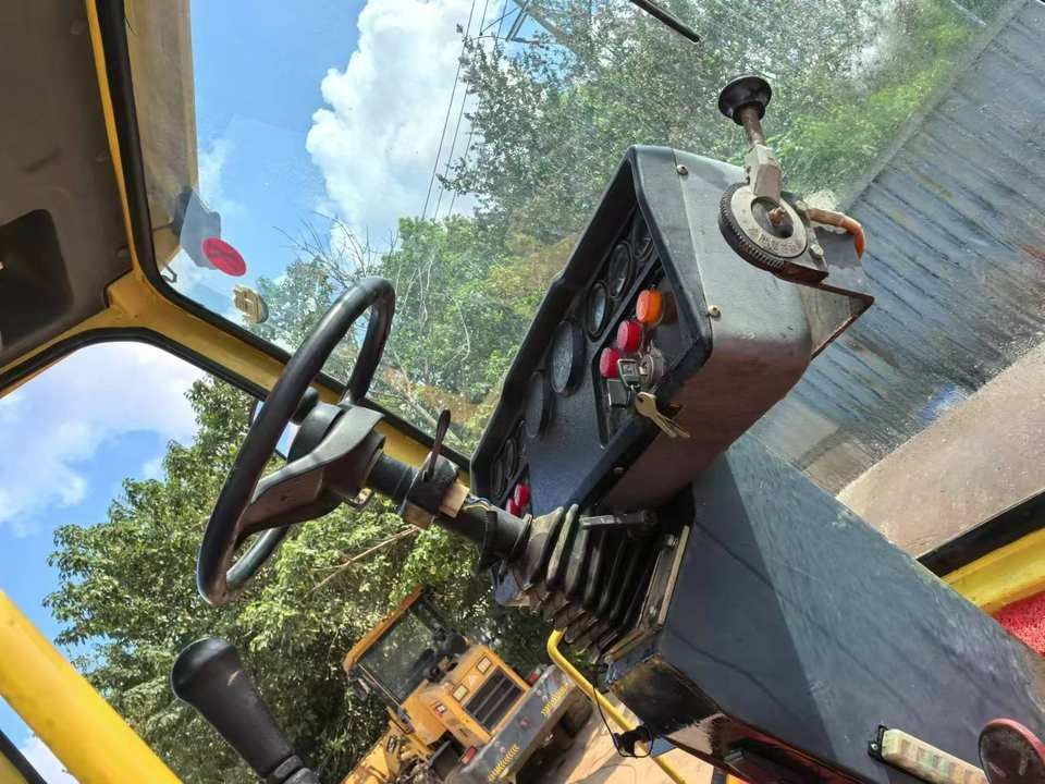 Used Original Road Roller DYNAPAC CA6500D Road Rollers High Quality Second Hand Construction Machinery - Компактор: слика 5 Used Original Road Roller DYNAPAC CA6500D Road Rollers High Quality Second Hand Construction Machinery - Компактор: слика 5