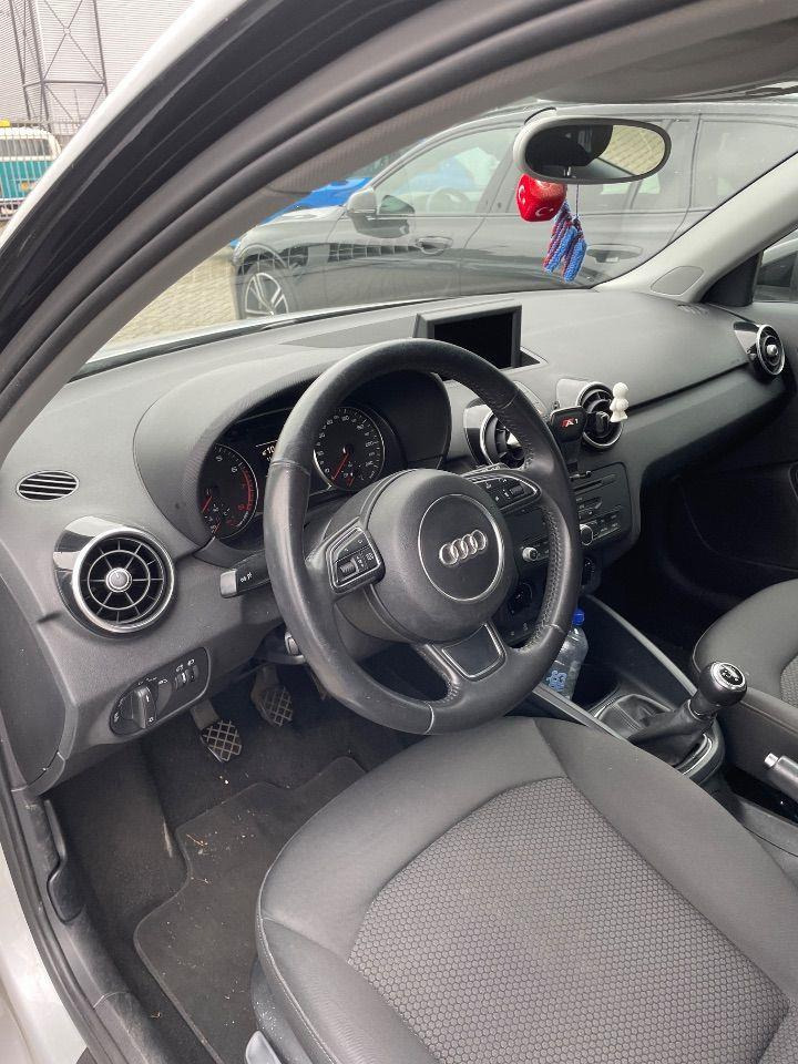 Audi A1 Sportback 1.2 TFSI Admired | 2013 | 216.082 km | 9KSJ53 | NAP: Logisch - Хечбек: слика 5 Audi A1 Sportback 1.2 TFSI Admired | 2013 | 216.082 km | 9KSJ53 | NAP: Logisch - Хечбек: слика 5