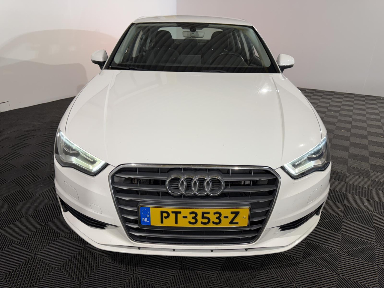 Audi | A3 Limousine | 1.4 TFSI Attraction Pro Line Plus Automaat | 2016 | 256.538 km | PT353Z | Geen oordeel - Седан: слика 2 Audi | A3 Limousine | 1.4 TFSI Attraction Pro Line Plus Automaat | 2016 | 256.538 km | PT353Z | Geen oordeel - Седан: слика 2