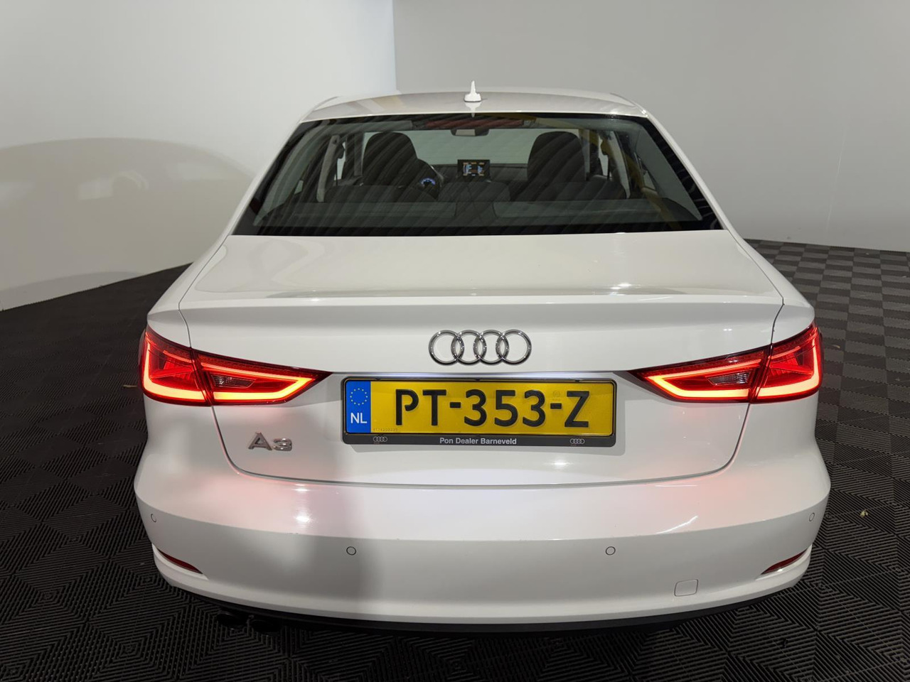 Audi | A3 Limousine | 1.4 TFSI Attraction Pro Line Plus Automaat | 2016 | 256.538 km | PT353Z | Geen oordeel - Седан: слика 5 Audi | A3 Limousine | 1.4 TFSI Attraction Pro Line Plus Automaat | 2016 | 256.538 km | PT353Z | Geen oordeel - Седан: слика 5