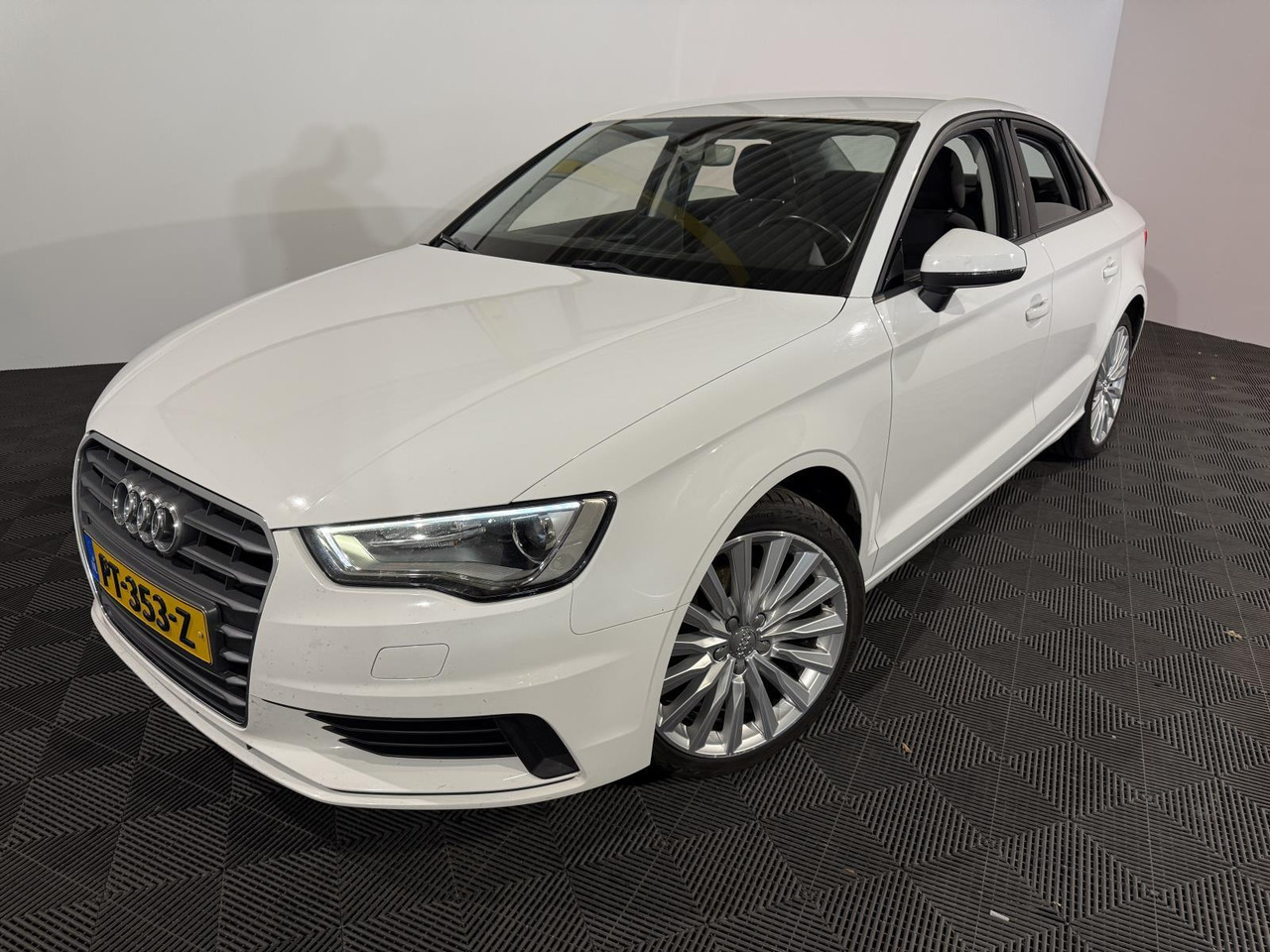 Audi | A3 Limousine | 1.4 TFSI Attraction Pro Line Plus Automaat | 2016 | 256.538 km | PT353Z | Geen oordeel - Седан: слика 1 Audi | A3 Limousine | 1.4 TFSI Attraction Pro Line Plus Automaat | 2016 | 256.538 km | PT353Z | Geen oordeel - Седан: слика 1
