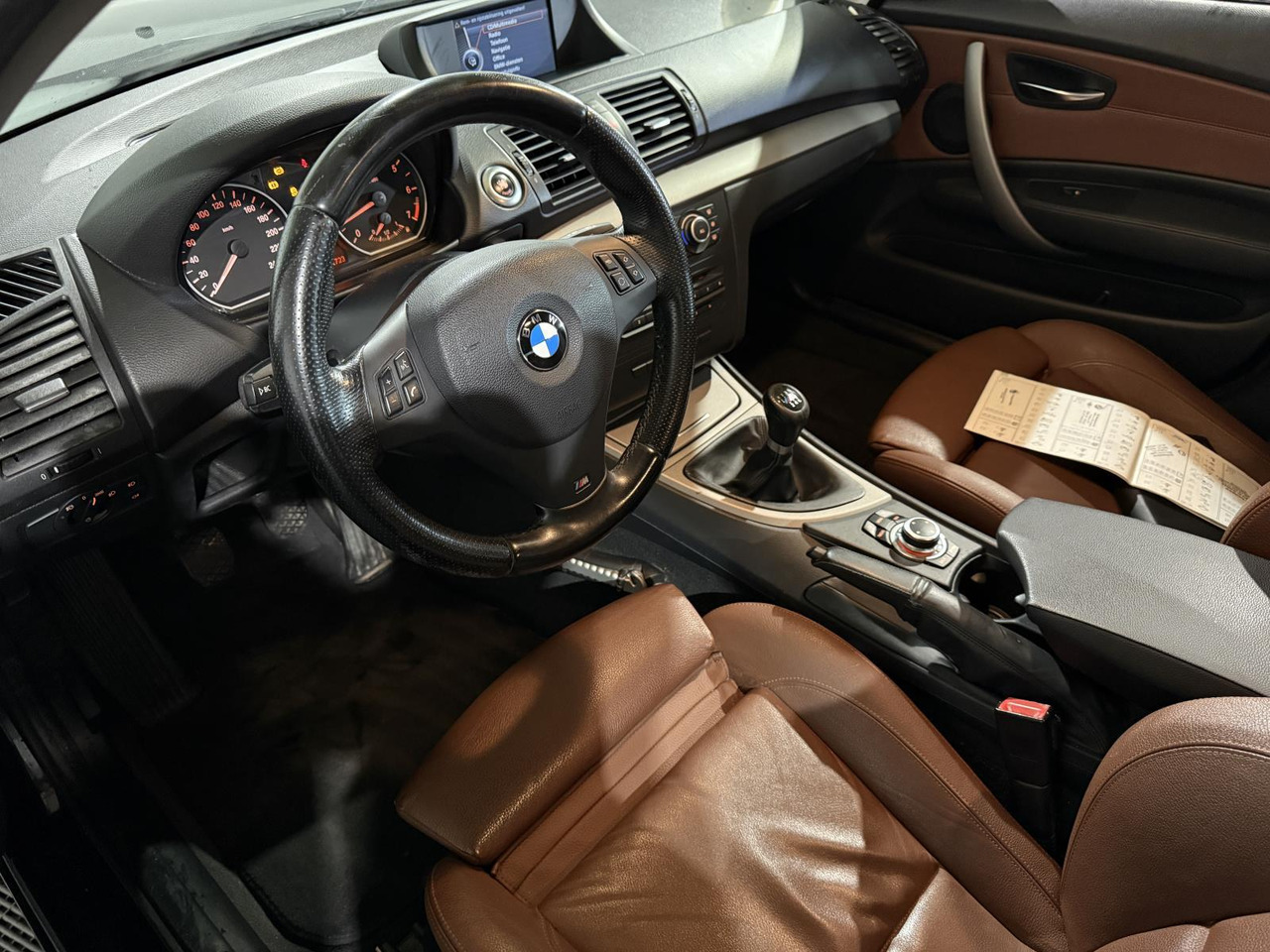 BMW | 1-serie | 116i EffDyn. Ed. Business Line Ultimate Edition | 2011 | 263.221 km | 05RHG5 | Logisch - Хечбек: слика 3 BMW | 1-serie | 116i EffDyn. Ed. Business Line Ultimate Edition | 2011 | 263.221 km | 05RHG5 | Logisch - Хечбек: слика 3
