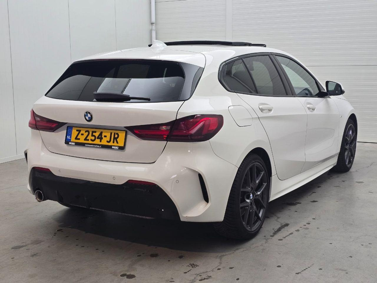 BMW 1 - serie 118i High Executive M-Sport | 2020 | 90.496 km | Automaat | Z254JR | NAP: Geen oordeel - Хечбек: слика 4 BMW 1 - serie 118i High Executive M-Sport | 2020 | 90.496 km | Automaat | Z254JR | NAP: Geen oordeel - Хечбек: слика 4