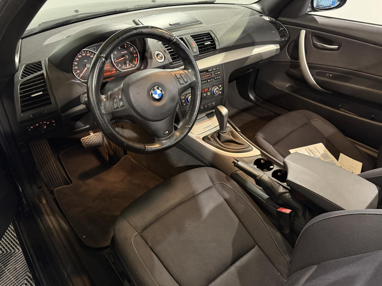 BMW | 1-serie Cabrio | 118i High Executive | 2009 | 114.310 km | 43HZT4 | Logisch - Автомобил: слика 3 BMW | 1-serie Cabrio | 118i High Executive | 2009 | 114.310 km | 43HZT4 | Logisch - Автомобил: слика 3