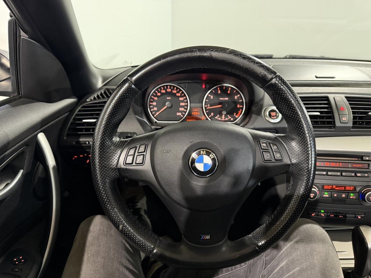 BMW | 1-serie Cabrio | 118i High Executive | 2009 | 114.310 km | 43HZT4 | Logisch - Автомобил: слика 5 BMW | 1-serie Cabrio | 118i High Executive | 2009 | 114.310 km | 43HZT4 | Logisch - Автомобил: слика 5