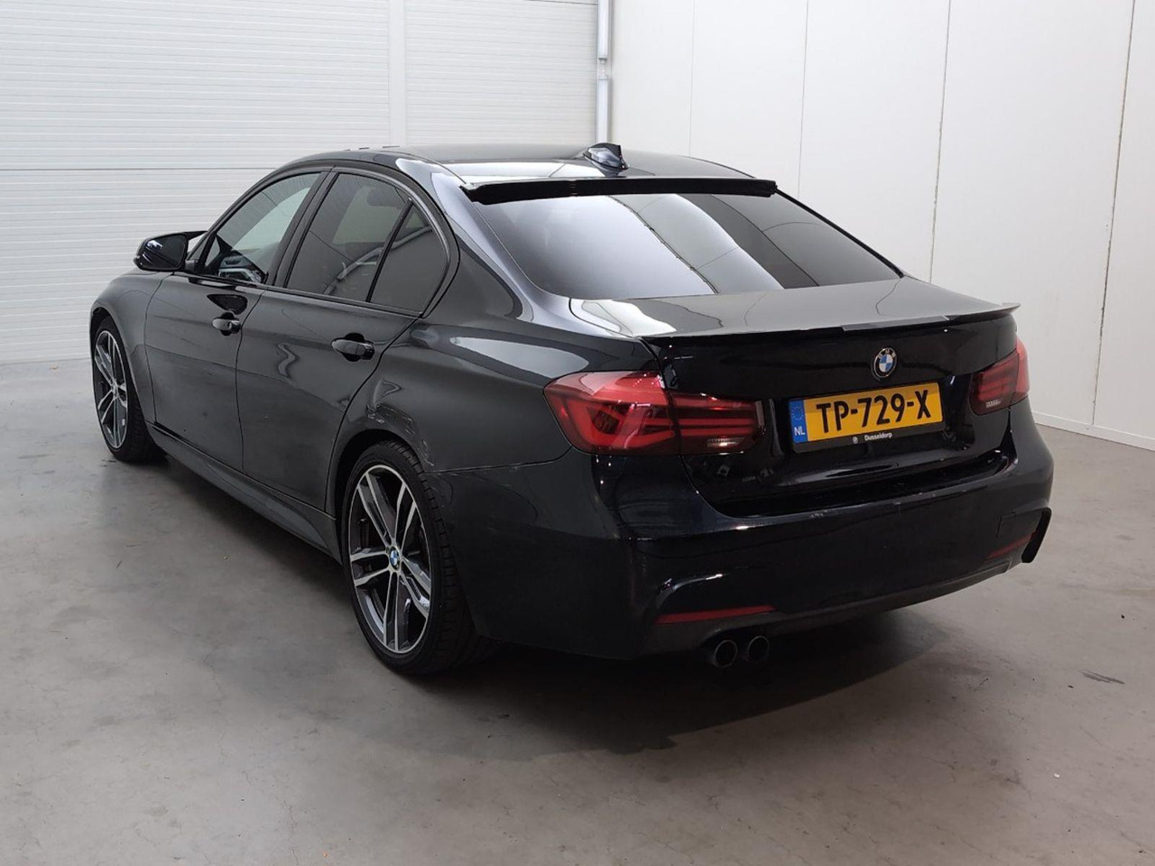BMW 3-serie 330i Edition M Sport Shadow High Executive | 2018 | 184.569 km | Automaat | TP729X | NAP: Logisch - Седан: слика 3 BMW 3-serie 330i Edition M Sport Shadow High Executive | 2018 | 184.569 km | Automaat | TP729X | NAP: Logisch - Седан: слика 3