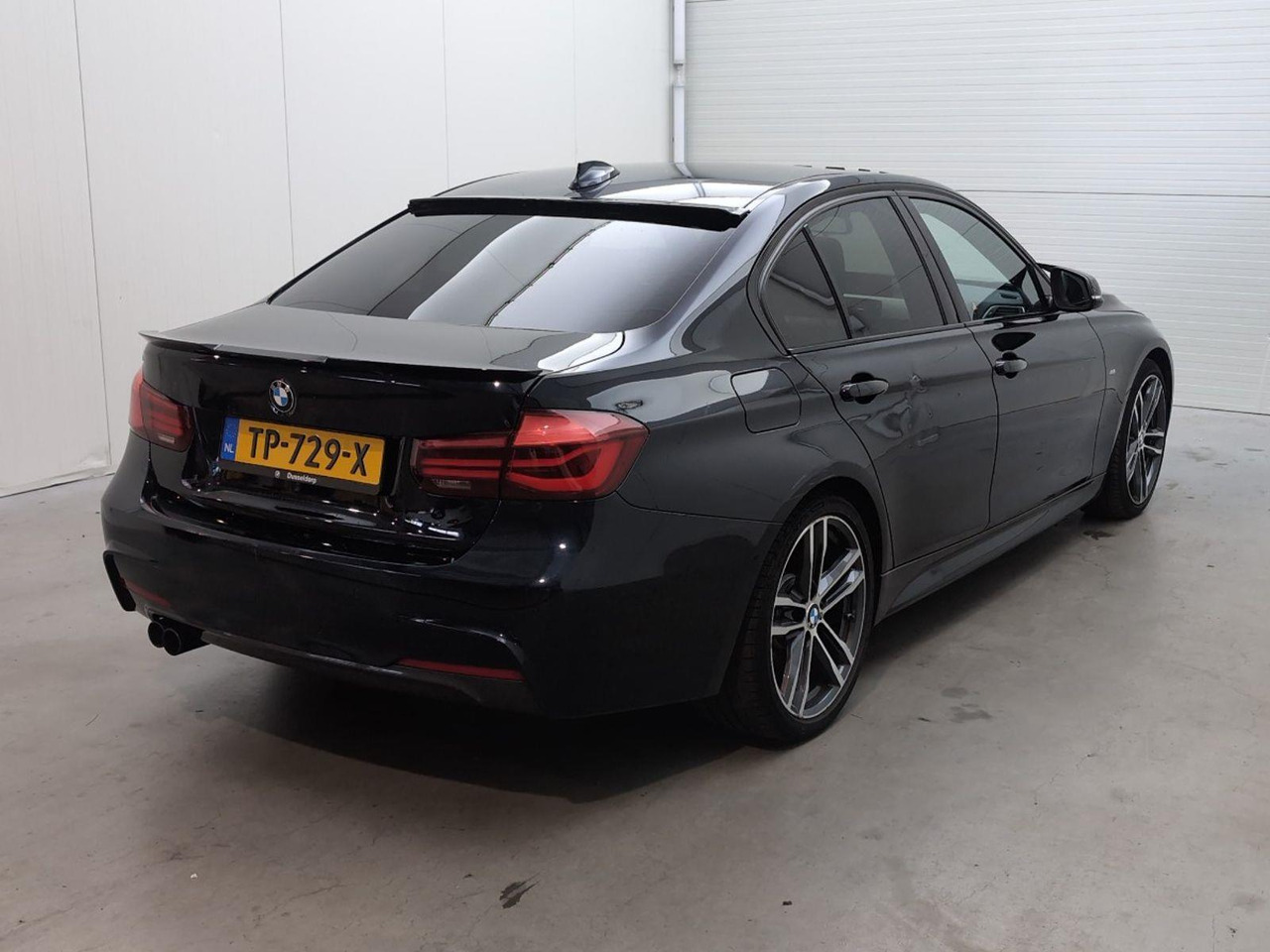 BMW 3-serie 330i Edition M Sport Shadow High Executive | 2018 | 184.569 km | Automaat | TP729X | NAP: Logisch - Седан: слика 4 BMW 3-serie 330i Edition M Sport Shadow High Executive | 2018 | 184.569 km | Automaat | TP729X | NAP: Logisch - Седан: слика 4