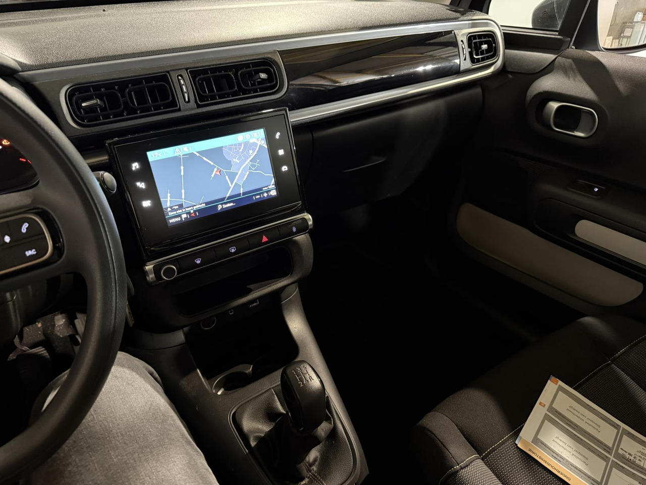 Хечбек Citroen | C3 | 1.2 PureTech Feel 105g | 2016 | 175.577 km | KX240S | Logisch: слика 8 Хечбек Citroen | C3 | 1.2 PureTech Feel 105g | 2016 | 175.577 km | KX240S | Logisch: слика 8