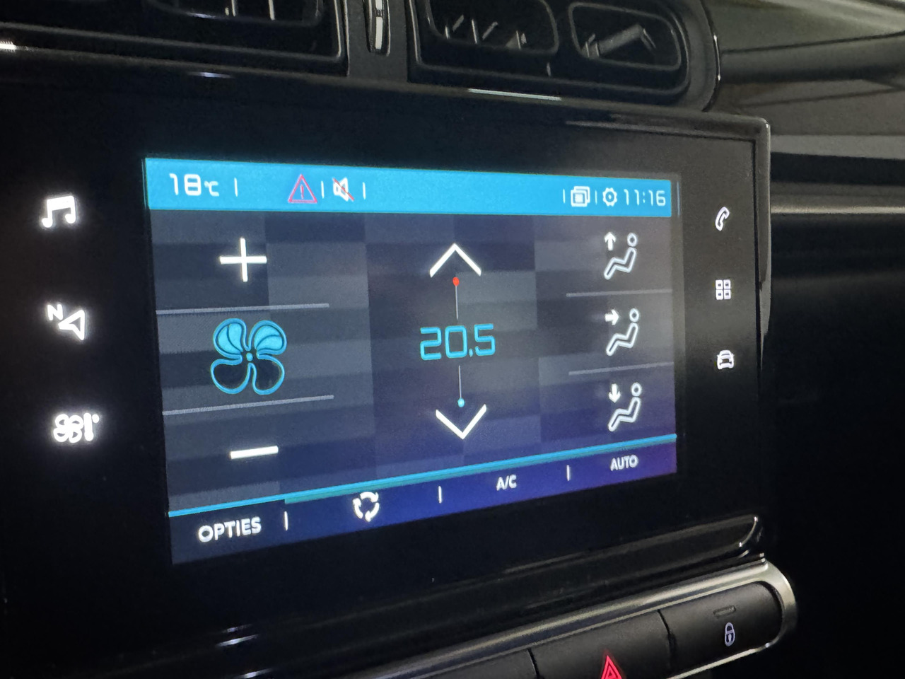 Хечбек Citroen | C3 | 1.2 PureTech Feel 105g | 2016 | 175.577 km | KX240S | Logisch: слика 17 Хечбек Citroen | C3 | 1.2 PureTech Feel 105g | 2016 | 175.577 km | KX240S | Logisch: слика 17