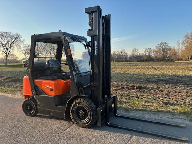 Doosan G25G LP Vorkheftruck Side-shift - Плински вилушкар: слика 2 Doosan G25G LP Vorkheftruck Side-shift - Плински вилушкар: слика 2