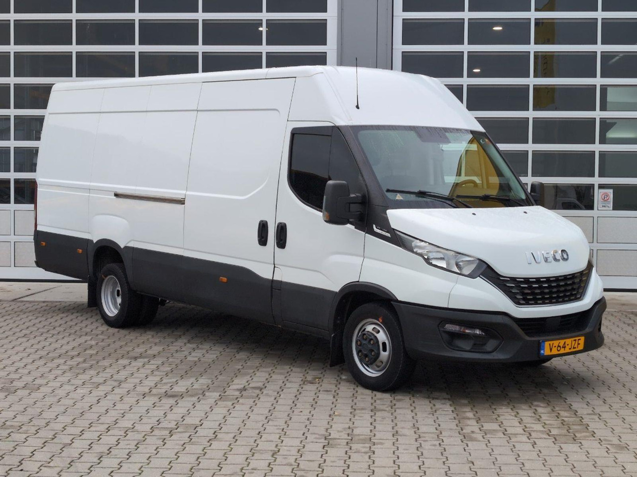 Iveco Daily 35C16V 2.3 410 H2 | 2021 | 129.296 km | Automaat | V64JZF | NAP: Geen oordeel - Друга машина: слика 2 Iveco Daily 35C16V 2.3 410 H2 | 2021 | 129.296 km | Automaat | V64JZF | NAP: Geen oordeel - Друга машина: слика 2