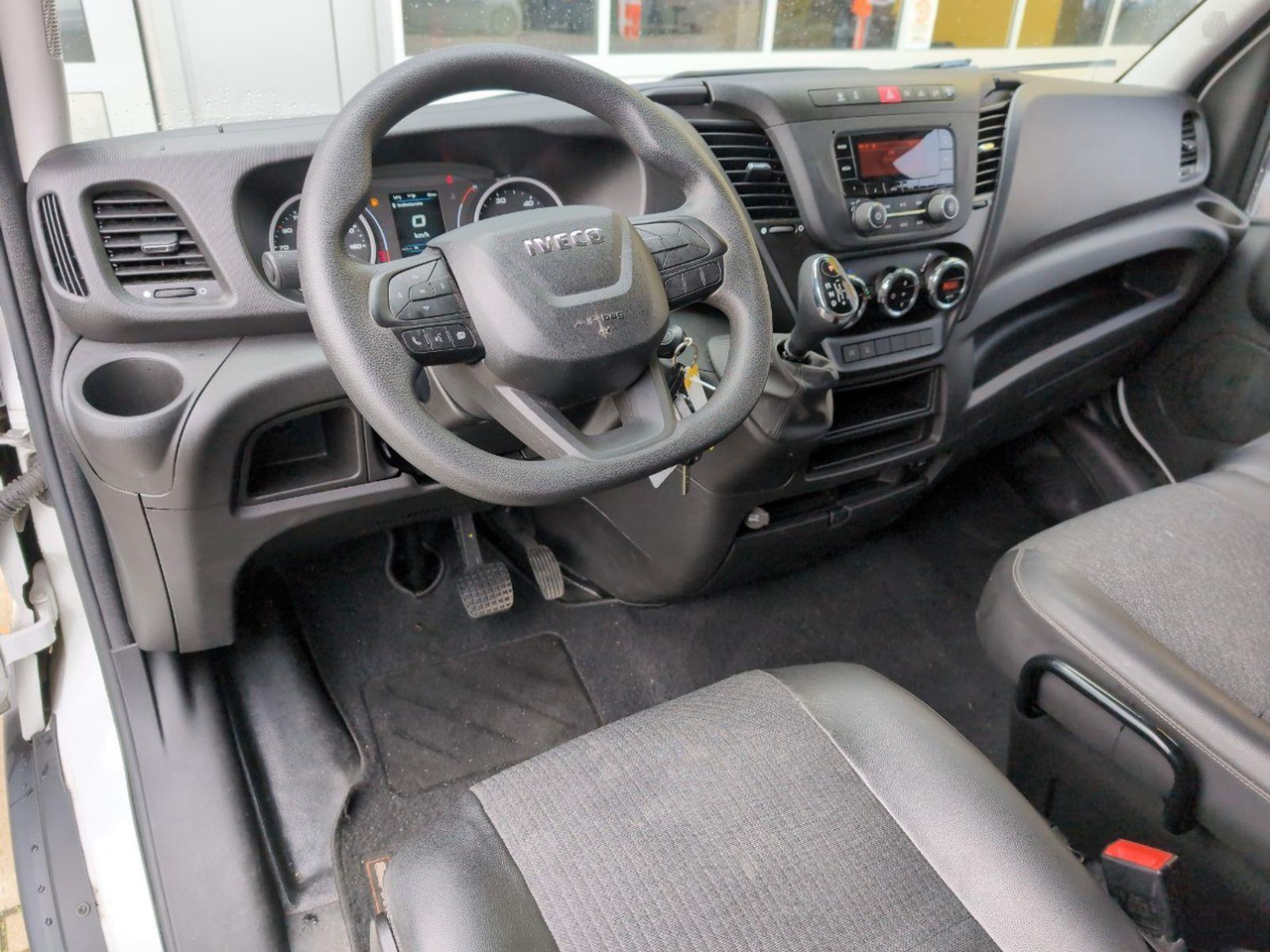 Iveco Daily 35C16V 2.3 410 H2 | 2021 | 129.296 km | Automaat | V64JZF | NAP: Geen oordeel - Друга машина: слика 5 Iveco Daily 35C16V 2.3 410 H2 | 2021 | 129.296 km | Automaat | V64JZF | NAP: Geen oordeel - Друга машина: слика 5