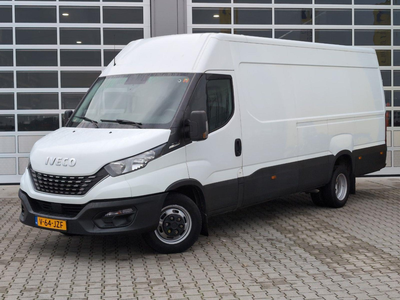Iveco Daily 35C16V 2.3 410 H2 | 2021 | 129.296 km | Automaat | V64JZF | NAP: Geen oordeel - Друга машина: слика 1 Iveco Daily 35C16V 2.3 410 H2 | 2021 | 129.296 km | Automaat | V64JZF | NAP: Geen oordeel - Друга машина: слика 1