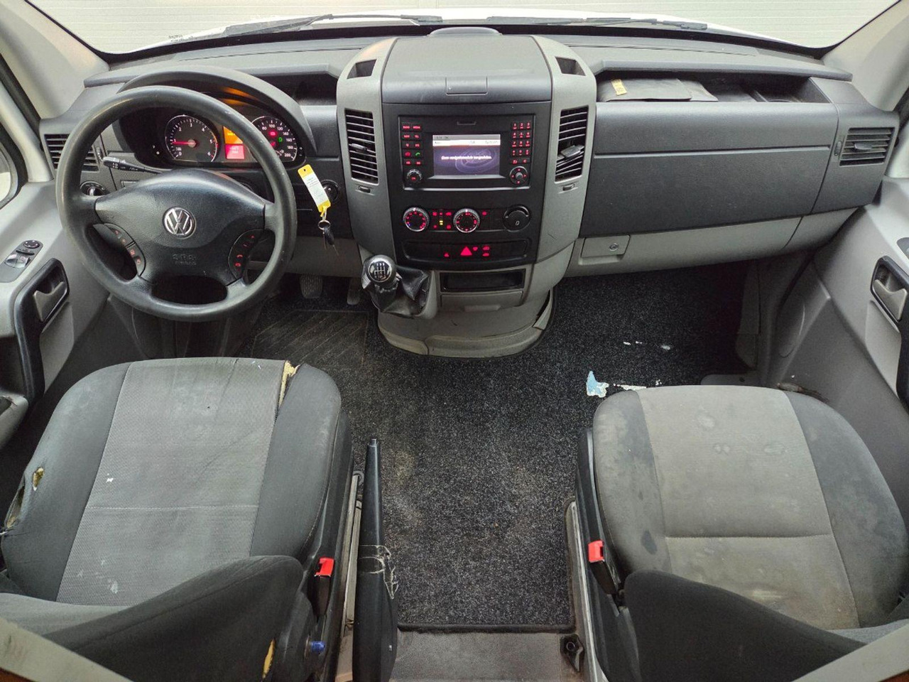 Volkswagen Crafter 32 2.0 TDI L3H2 | 2017 | 240.360 km | V866DF | NAP: Logisch - Друга машина: слика 5 Volkswagen Crafter 32 2.0 TDI L3H2 | 2017 | 240.360 km | V866DF | NAP: Logisch - Друга машина: слика 5