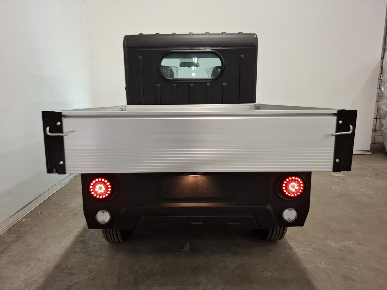 Elvtong Selvo S2. DCH + Kipper Open Cargo Box 1009461 - Електрично комунално возило: слика 2 Elvtong Selvo S2. DCH + Kipper Open Cargo Box 1009461 - Електрично комунално возило: слика 2