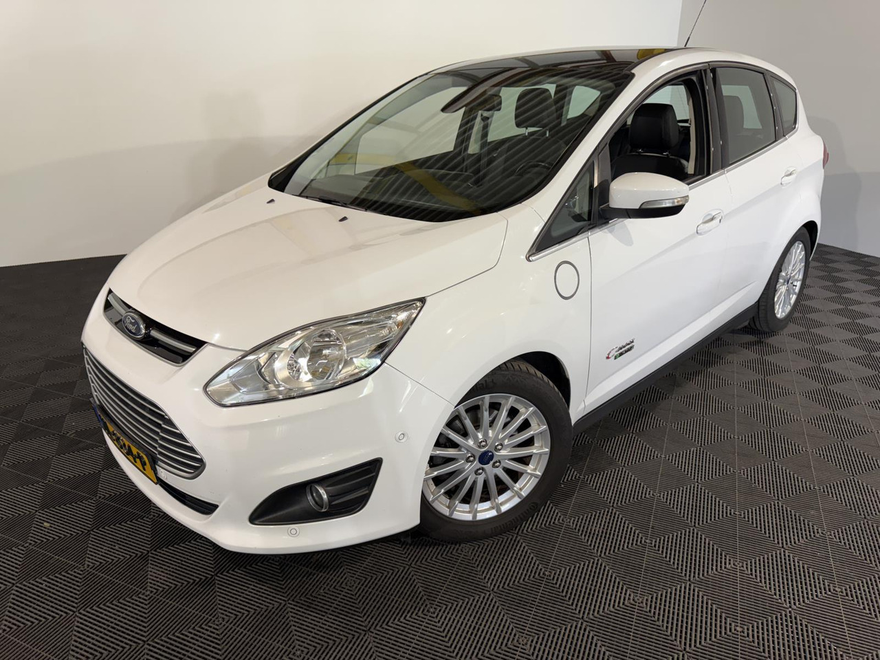 Ford C-Max 2.0 Plug-in Hybrid Titanium Plus | 2015 | 233.632 km | HL-834-P - Автомобил: слика 1 Ford C-Max 2.0 Plug-in Hybrid Titanium Plus | 2015 | 233.632 km | HL-834-P - Автомобил: слика 1