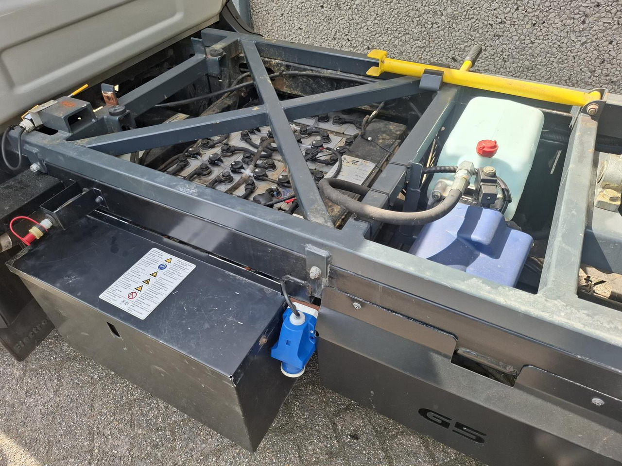 Goupil G5 Elektrische Stratenreinigingsmachine - Електрично комунално возило: слика 2 Goupil G5 Elektrische Stratenreinigingsmachine - Електрично комунално возило: слика 2