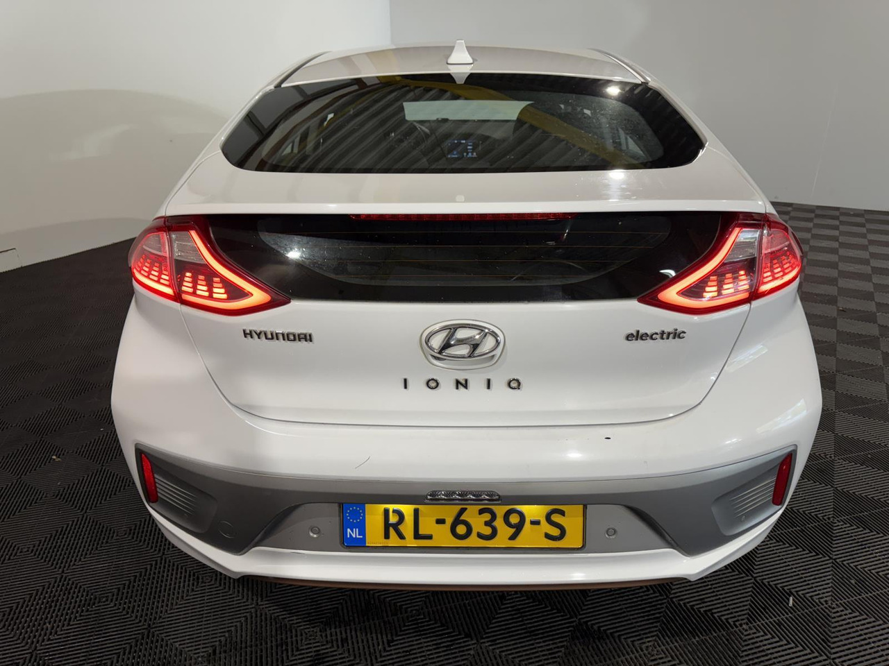 Kia | Stonic | 1.0 T-GDi DynamicLine | 2018 | 230.603 km | RL369S | Logisch - SUV: слика 2 Kia | Stonic | 1.0 T-GDi DynamicLine | 2018 | 230.603 km | RL369S | Logisch - SUV: слика 2