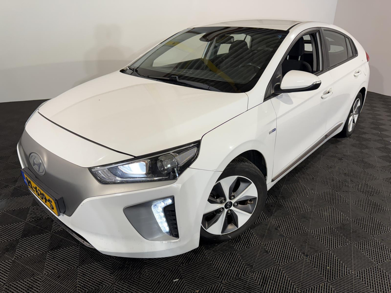 Kia | Stonic | 1.0 T-GDi DynamicLine | 2018 | 230.603 km | RL369S | Logisch - SUV: слика 1 Kia | Stonic | 1.0 T-GDi DynamicLine | 2018 | 230.603 km | RL369S | Logisch - SUV: слика 1
