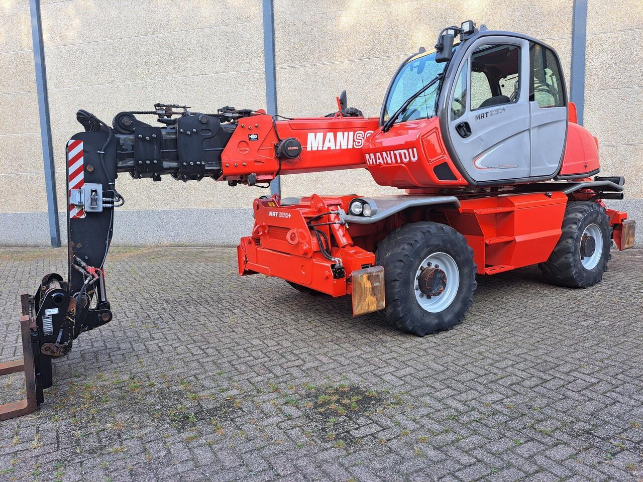 Manitou MRT 2150+ Privilege All-Terrain Roterende Verreiker (2015) - Телескопски ракувач: слика 2 Manitou MRT 2150+ Privilege All-Terrain Roterende Verreiker (2015) - Телескопски ракувач: слика 2