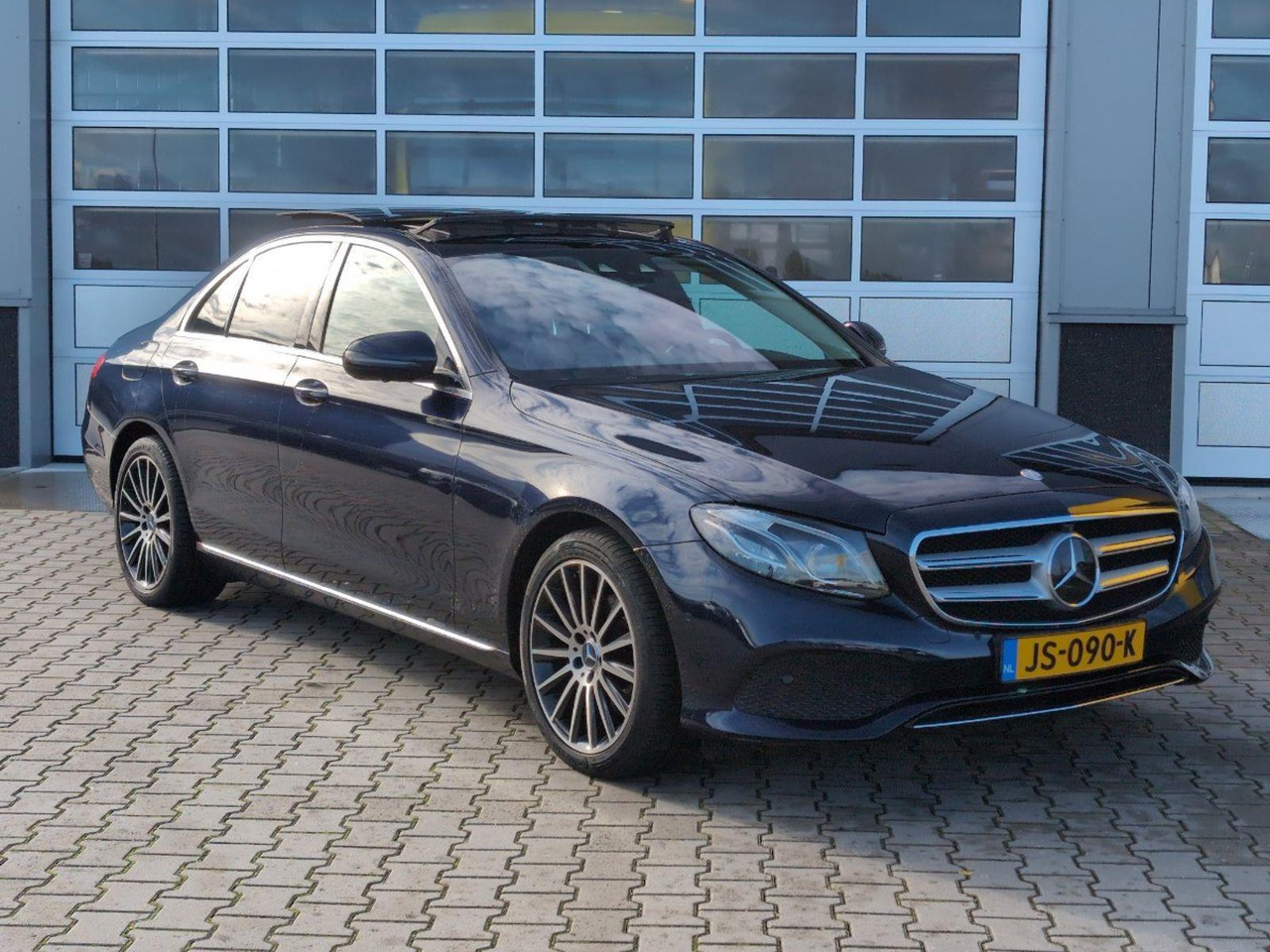 Mercedes-Benz E-klasse 220 d Lease Edition Prestige Plus | 2016 | 286.876 km | Automaat | JS090K | NAP: Logisch - Седан: слика 2 Mercedes-Benz E-klasse 220 d Lease Edition Prestige Plus | 2016 | 286.876 km | Automaat | JS090K | NAP: Logisch - Седан: слика 2