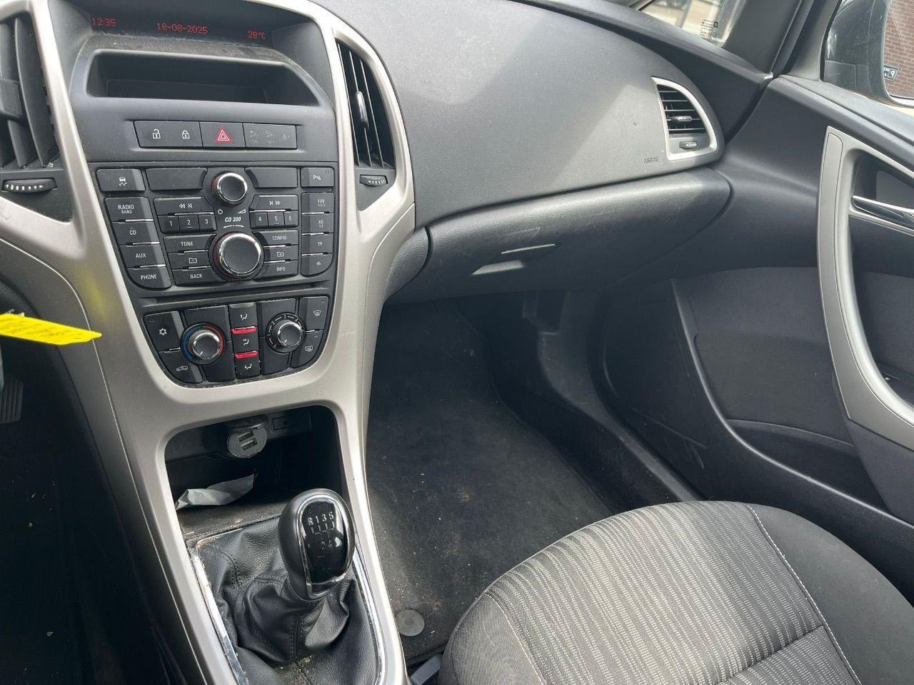 Opel Astra 1.4 Edition | 2011 | 157.973 km | 73SRX6 | NAP: Logisch - Автомобил: слика 5 Opel Astra 1.4 Edition | 2011 | 157.973 km | 73SRX6 | NAP: Logisch - Автомобил: слика 5