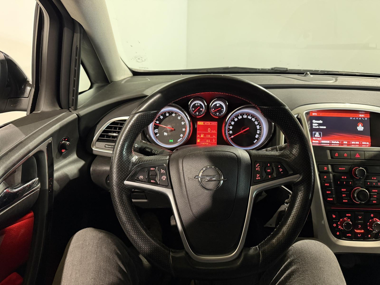 Opel | Astra Sports Tourer | 1.4 Turbo Sport + | 2015 | 218.258 km | HG259B | Logisch - Автомобил: слика 5 Opel | Astra Sports Tourer | 1.4 Turbo Sport + | 2015 | 218.258 km | HG259B | Logisch - Автомобил: слика 5