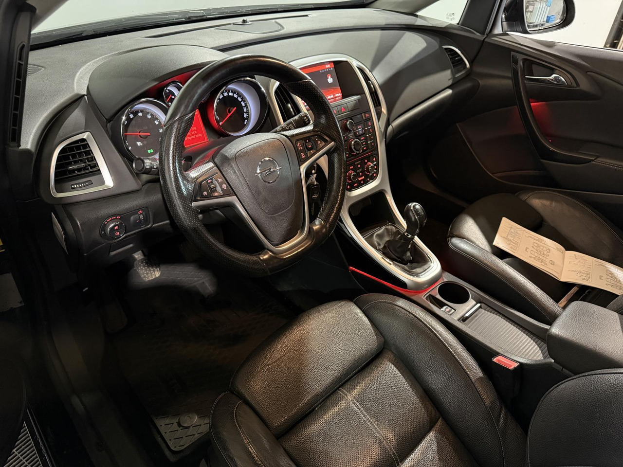 Opel | Astra Sports Tourer | 1.4 Turbo Sport + | 2015 | 218.258 km | HG259B | Logisch - Автомобил: слика 2 Opel | Astra Sports Tourer | 1.4 Turbo Sport + | 2015 | 218.258 km | HG259B | Logisch - Автомобил: слика 2