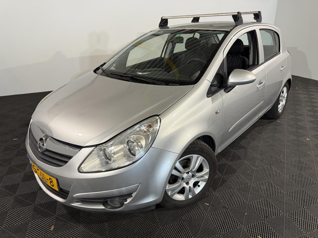 Opel | Corsa | 1.2-16V Cosmo Automaat | 2009 | 245.713 km | 45TJL8 | Geen oordeel - Хечбек: слика 1 Opel | Corsa | 1.2-16V Cosmo Automaat | 2009 | 245.713 km | 45TJL8 | Geen oordeel - Хечбек: слика 1