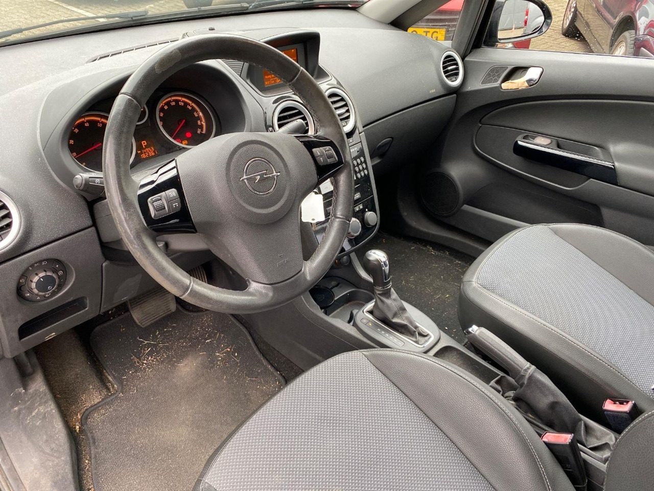 Opel Corsa 1.4 - 16V Cosmo | 2007 | 182.361 km | Automaat | 37TSJX | NAP: Logisch - Хечбек: слика 5 Opel Corsa 1.4 - 16V Cosmo | 2007 | 182.361 km | Automaat | 37TSJX | NAP: Logisch - Хечбек: слика 5