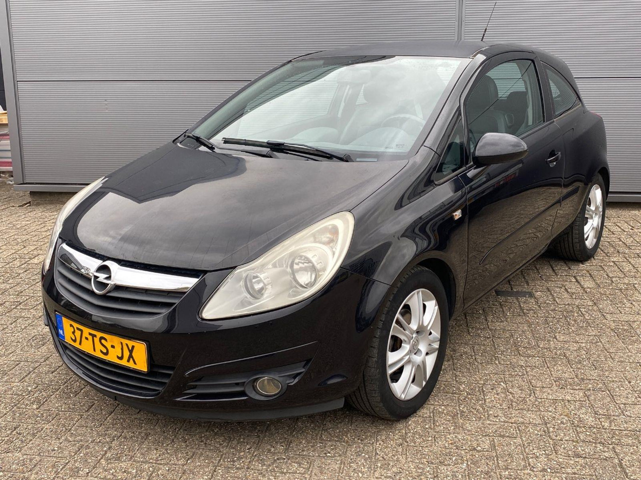 Opel Corsa 1.4 - 16V Cosmo | 2007 | 182.361 km | Automaat | 37TSJX | NAP: Logisch - Хечбек: слика 1 Opel Corsa 1.4 - 16V Cosmo | 2007 | 182.361 km | Automaat | 37TSJX | NAP: Logisch - Хечбек: слика 1