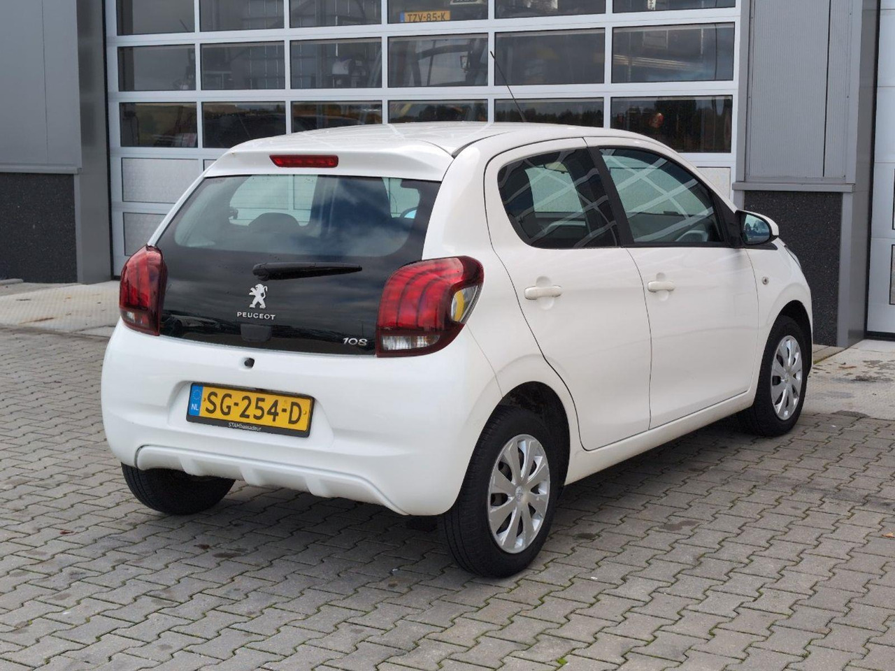 Peugeot 108 1.0 e - VTi Active | 2018 | 73.241 km | Automaat | SG254D | NAP: Logisch - Хечбек: слика 4 Peugeot 108 1.0 e - VTi Active | 2018 | 73.241 km | Automaat | SG254D | NAP: Logisch - Хечбек: слика 4