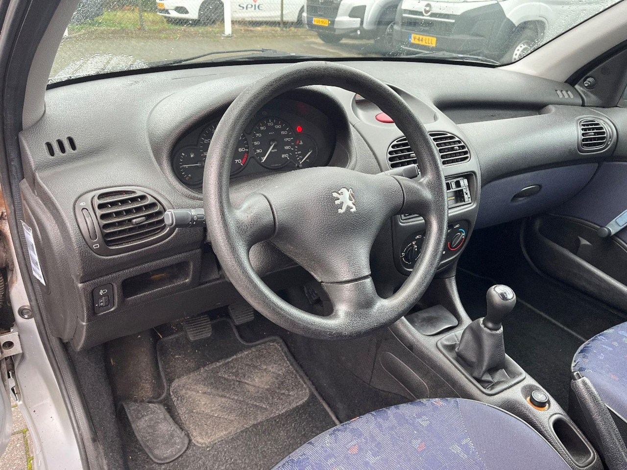 Peugeot 206 1.1 XR | 2000 | 69.922 km | 28FRBN | NAP: Logisch - Хечбек: слика 5 Peugeot 206 1.1 XR | 2000 | 69.922 km | 28FRBN | NAP: Logisch - Хечбек: слика 5