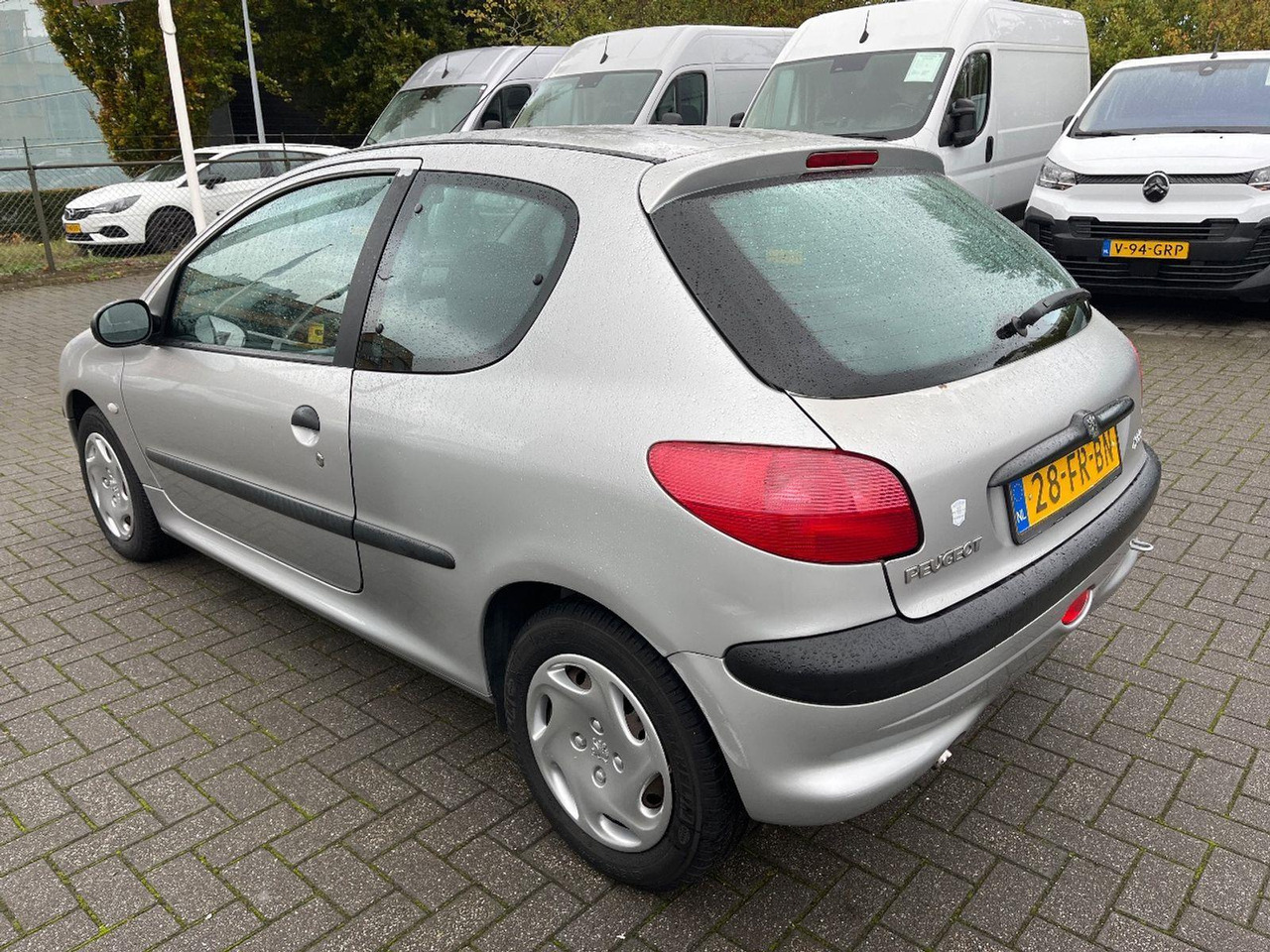 Peugeot 206 1.1 XR | 2000 | 69.922 km | 28FRBN | NAP: Logisch - Хечбек: слика 3 Peugeot 206 1.1 XR | 2000 | 69.922 km | 28FRBN | NAP: Logisch - Хечбек: слика 3