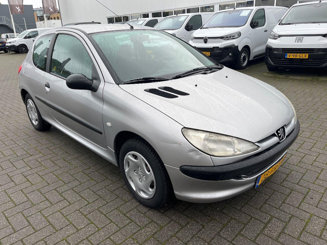 Peugeot 206 1.1 XR | 2000 | 69.922 km | 28FRBN | NAP: Logisch - Хечбек: слика 2 Peugeot 206 1.1 XR | 2000 | 69.922 km | 28FRBN | NAP: Logisch - Хечбек: слика 2