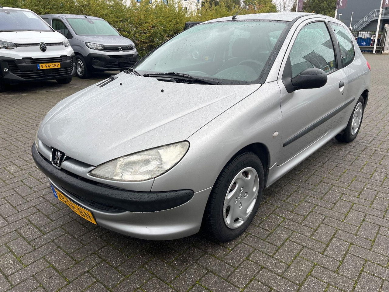Peugeot 206 1.1 XR | 2000 | 69.922 km | 28FRBN | NAP: Logisch - Хечбек: слика 1 Peugeot 206 1.1 XR | 2000 | 69.922 km | 28FRBN | NAP: Logisch - Хечбек: слика 1