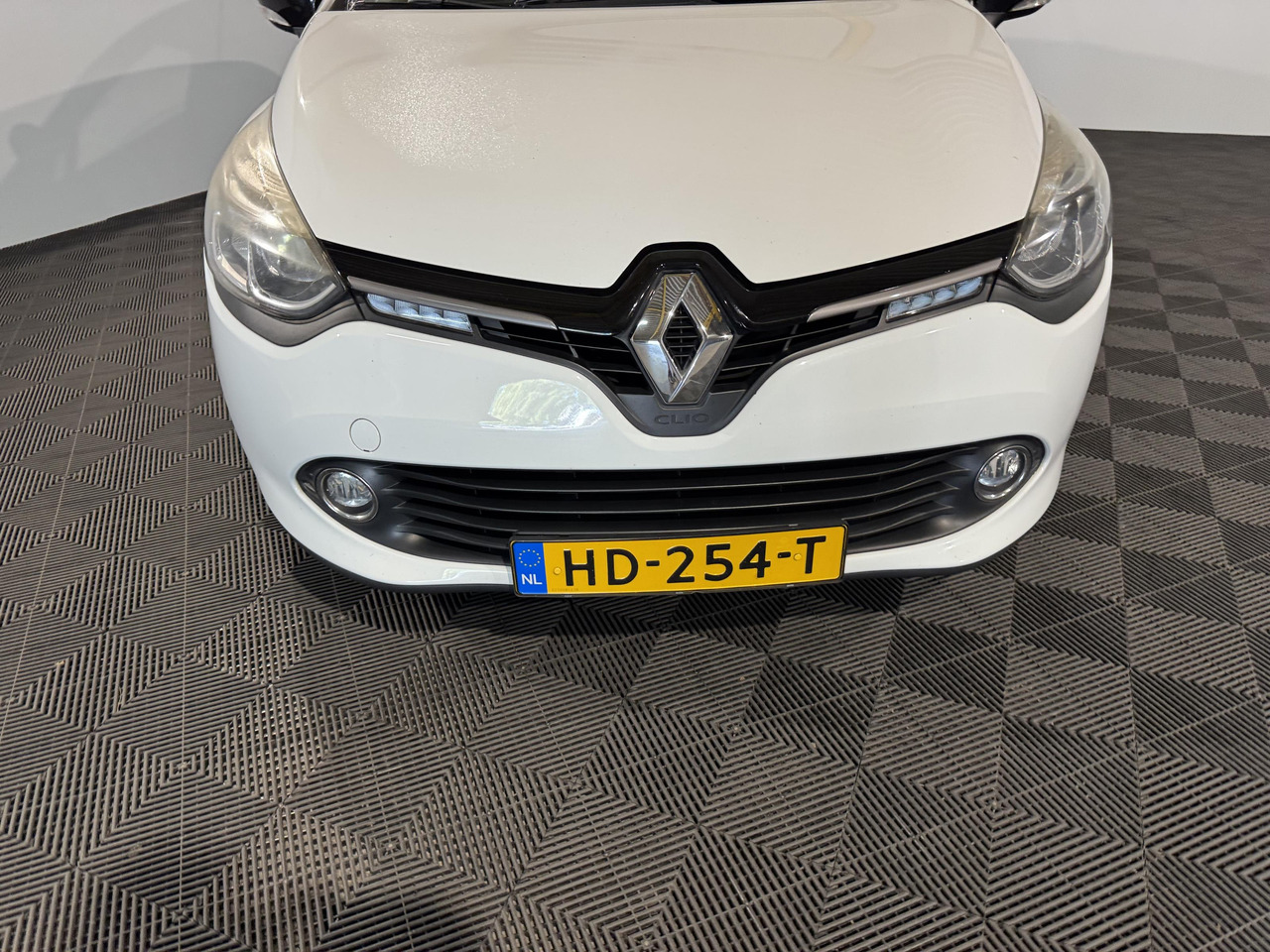 Renault Clio 0.9 TCe ECO Night&Day | 2015 | 170.065 km | HD-254 T - Хечбек: слика 2 Renault Clio 0.9 TCe ECO Night&Day | 2015 | 170.065 km | HD-254 T - Хечбек: слика 2
