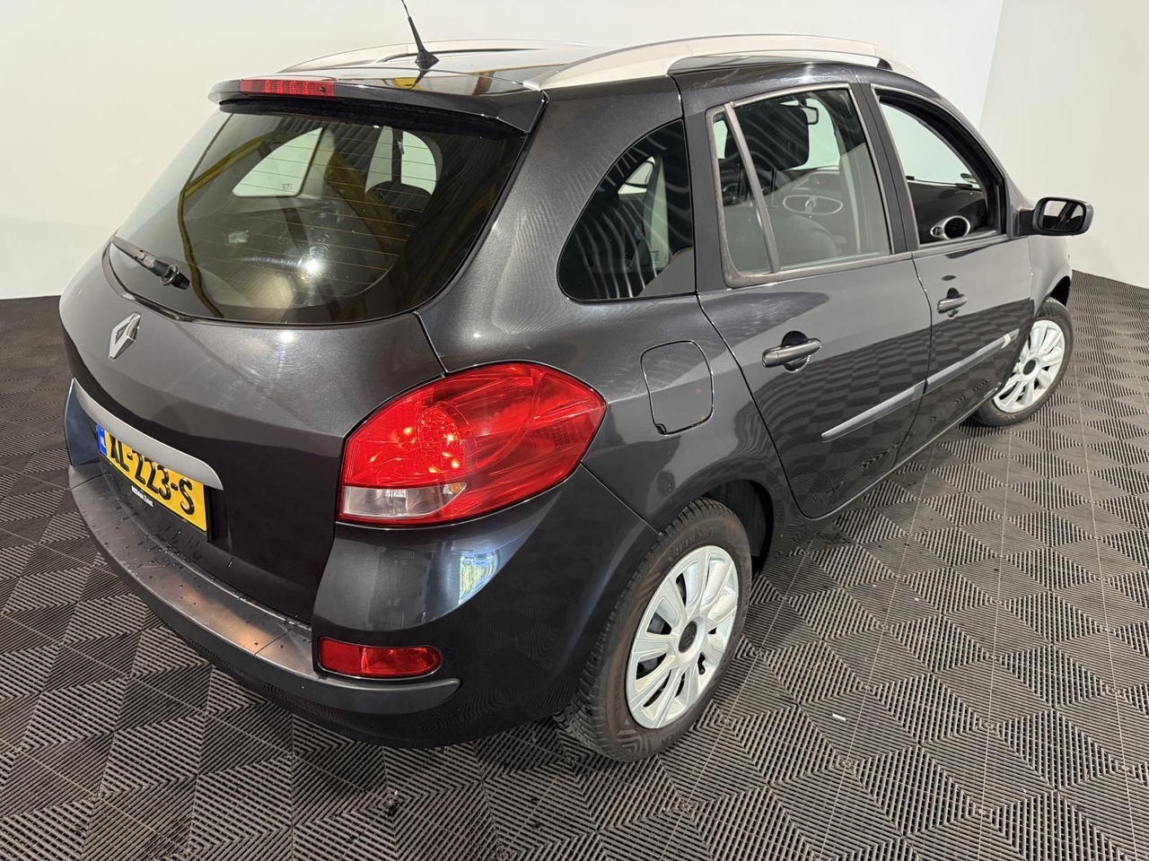 Renault | Clio Estate | 1.2-16V Special Line | 2009 | 172.146 km | XL223S | Geen oordeel - Автомобил: слика 2 Renault | Clio Estate | 1.2-16V Special Line | 2009 | 172.146 km | XL223S | Geen oordeel - Автомобил: слика 2