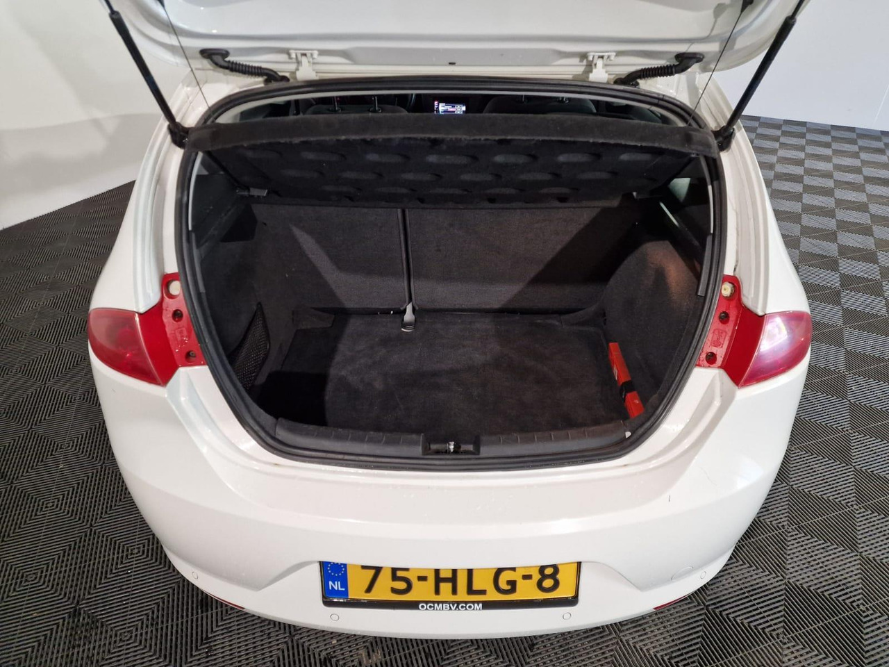 SEAT Leon 1.4 TSI Business Style 75-HLG-8 268.116 km - Автомобил: слика 3 SEAT Leon 1.4 TSI Business Style 75-HLG-8 268.116 km - Автомобил: слика 3