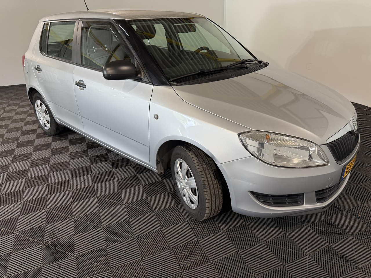 Skoda Fabia 1.2-12V Go | 2011 | 195.623 km | 83-RKB-4 - Хечбек: слика 5 Skoda Fabia 1.2-12V Go | 2011 | 195.623 km | 83-RKB-4 - Хечбек: слика 5