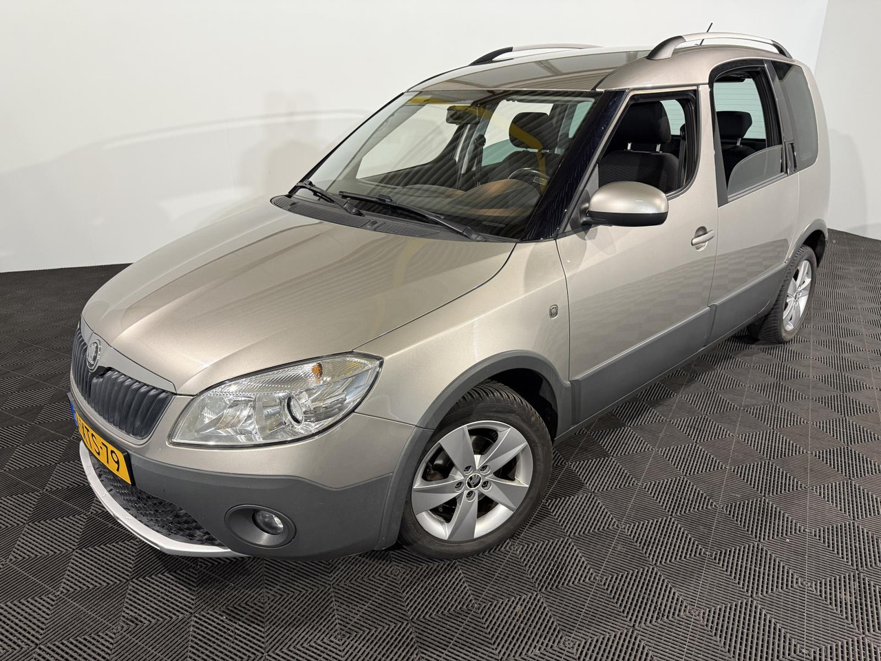 Skoda Roomster 1.2 TSI Drive | 2015 | 119.156 km | 2-XTS-79 - Автомобил: слика 1 Skoda Roomster 1.2 TSI Drive | 2015 | 119.156 km | 2-XTS-79 - Автомобил: слика 1
