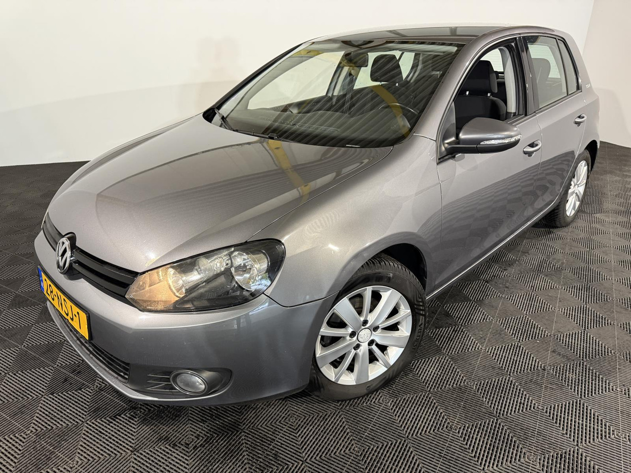 Volkswagen | Golf | 1.2 TSI Tour II BlueMotion | 2010 | 287.684 km | 28NSJ1 | Logisch - Хечбек: слика 1 Volkswagen | Golf | 1.2 TSI Tour II BlueMotion | 2010 | 287.684 km | 28NSJ1 | Logisch - Хечбек: слика 1