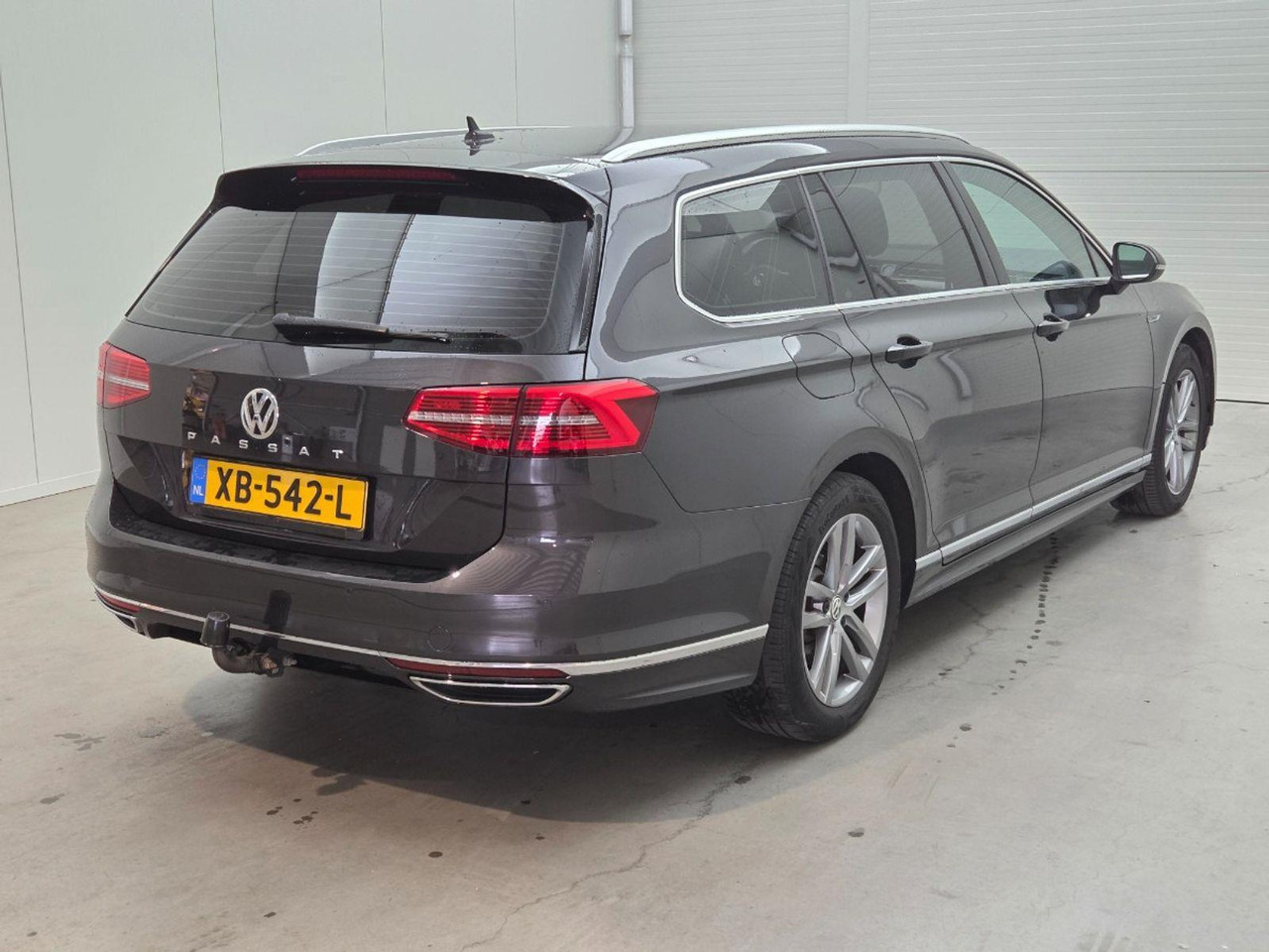 Volkswagen Passat Variant 1.6 TDI Highline Business R | 2018 | 179.613 km | Automaat | XB542L | NAP: Logisch - Автомобил: слика 4 Volkswagen Passat Variant 1.6 TDI Highline Business R | 2018 | 179.613 km | Automaat | XB542L | NAP: Logisch - Автомобил: слика 4