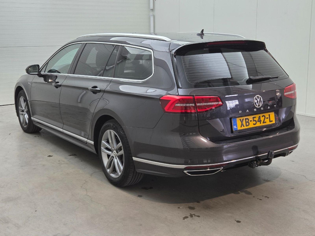 Volkswagen Passat Variant 1.6 TDI Highline Business R | 2018 | 179.613 km | Automaat | XB542L | NAP: Logisch - Автомобил: слика 3 Volkswagen Passat Variant 1.6 TDI Highline Business R | 2018 | 179.613 km | Automaat | XB542L | NAP: Logisch - Автомобил: слика 3