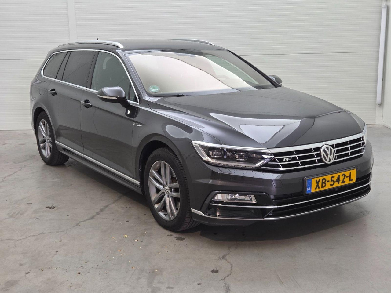 Volkswagen Passat Variant 1.6 TDI Highline Business R | 2018 | 179.613 km | Automaat | XB542L | NAP: Logisch - Автомобил: слика 2 Volkswagen Passat Variant 1.6 TDI Highline Business R | 2018 | 179.613 km | Automaat | XB542L | NAP: Logisch - Автомобил: слика 2